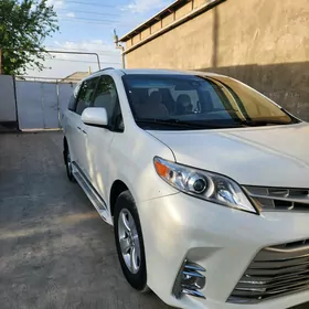 Toyota Sienna 2019