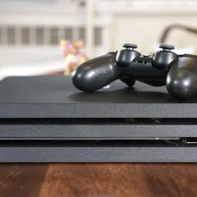 Ps4 pro  2 jostik 1 TB  HDD