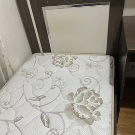 односпальная кровать