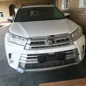 Toyota Highlander 2019