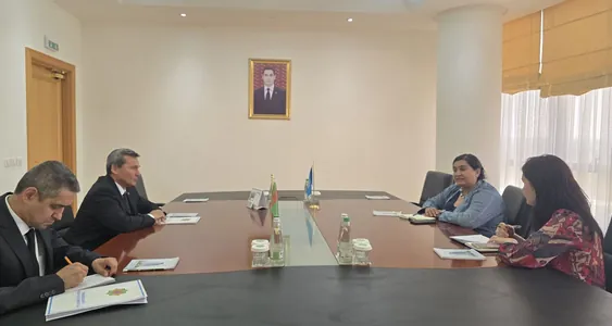 R.Meredow BMG-niň wekili bilen Türkmenistanyň amala aşyrýan ynsanperwer işlerini maslahatlaşdy