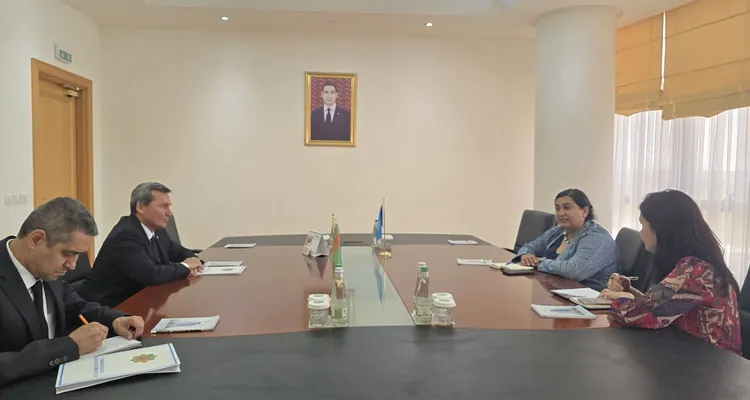 R.Meredow BMG-niň wekili bilen Türkmenistanyň amala aşyrýan ynsanperwer işlerini maslahatlaşdy