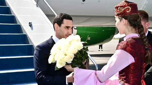 Сердар Бердымухамедов отбыл с рабочим визитом в Казахстан для участия в Саммите «Центральная Азия – Китай»