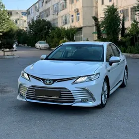 Toyota Camry 2019