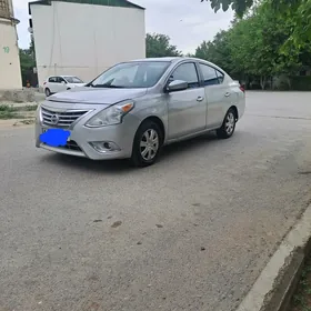 Nissan Versa 2015
