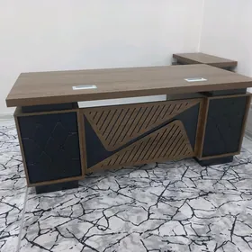 офисный стол