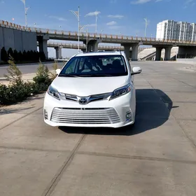 Toyota Sienna 2020