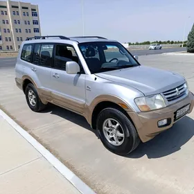 Mitsubishi Pajero 2002