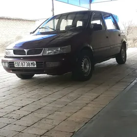 Mitsubishi Chariot 1995