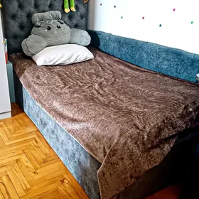 кровать