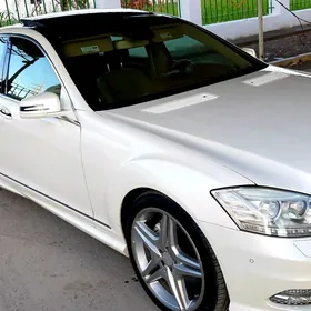 Mercedes-Benz S-Class 2011