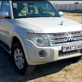Mitsubishi Pajero 2010