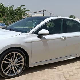 Toyota Camry 2021