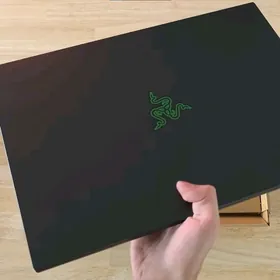 RAZER BLADE 16 OLED RTX 5090