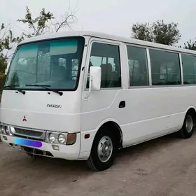 Mitsubishi Rosa 2003