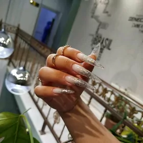 Маникюр/Manikür/педикюр/Salon.