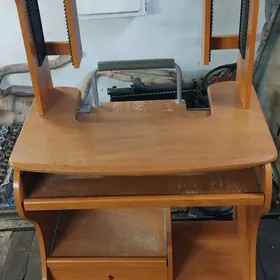 kompyuterny stol