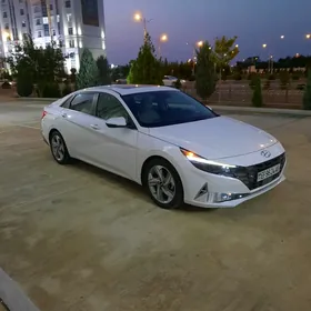 Hyundai Elantra 2022