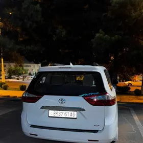 Toyota Sienna 2019