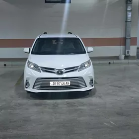 Toyota Sienna 2018