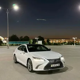 Lexus ES 2019