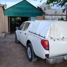 Mitsubishi L200 2008