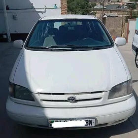 Toyota Sienna 1999