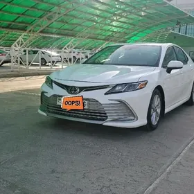 Toyota Camry 2021