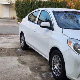 Nissan Versa 2014