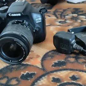 canon 2000 D