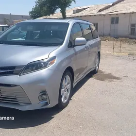 Toyota Sienna 2017