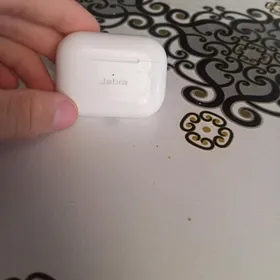 Bluetooth nausnik.