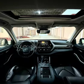 Toyota Highlander 2021