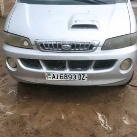Hyundai H-1 2001