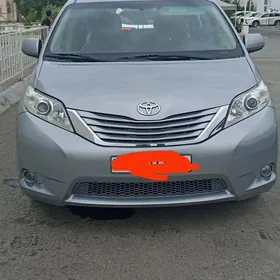 Toyota Sienna 2016
