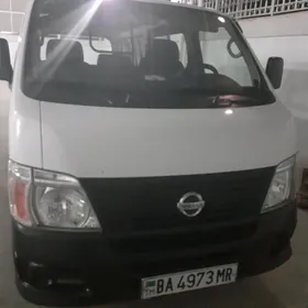 Nissan Urvan 2010