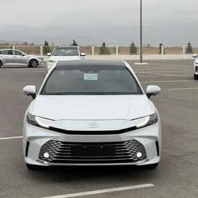 Toyota Camry 2025