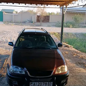 Toyota Avensis 1999