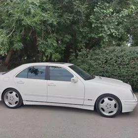 Mercedes-Benz E320 2001