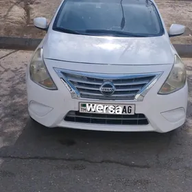 Nissan Versa 2015
