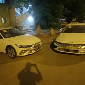 Hyundai Elantra 2025