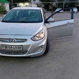 Hyundai Accent 2012