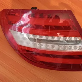Mercedes yzky fara