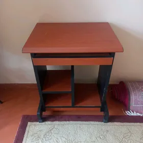 Stol kompyuter üçin