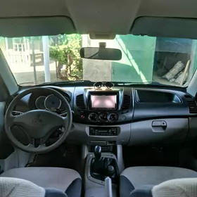 Mitsubishi L200 2008