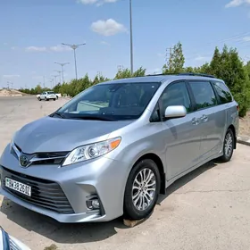 Toyota Sienna 2020