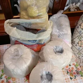 Пряжа, нитки для вязания.