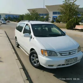 Toyota Sienna 2001