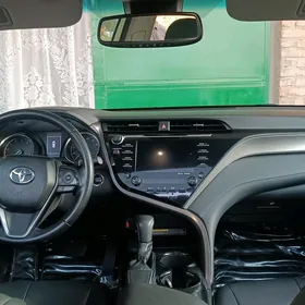 Toyota Camry 2019