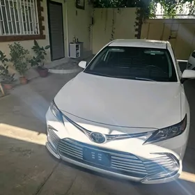 Toyota Camry 2021